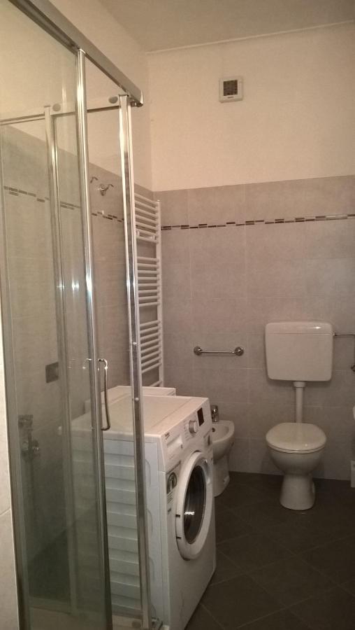 Casa Nebieu In Edificio Indipendente Nel Centro Di Monforte Монфорте-д'Альба Екстер'єр фото